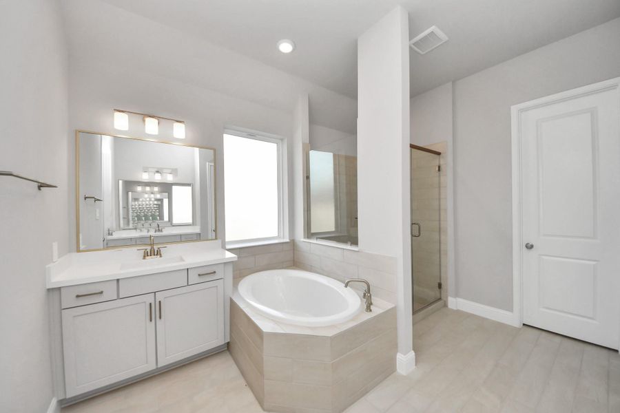 Furnished interior view inside a new home in ARTAVIA: Hilltop Collection, Conroe (Image 9). Furnished interior view inside a new home in ARTAVIA: Hilltop Collection, Conroe (Image 9).