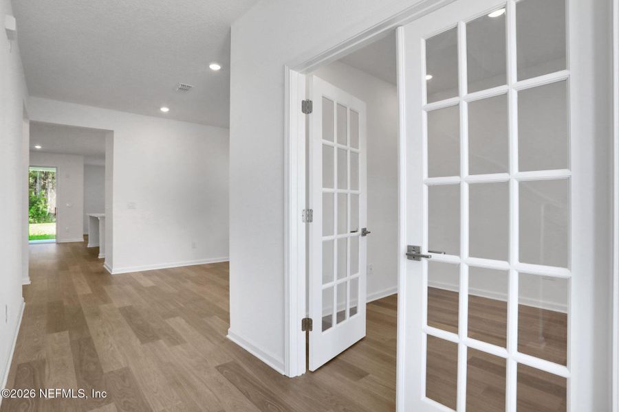 Spacious, unfurnished interior of a new home in , Orange Park (Image 4).