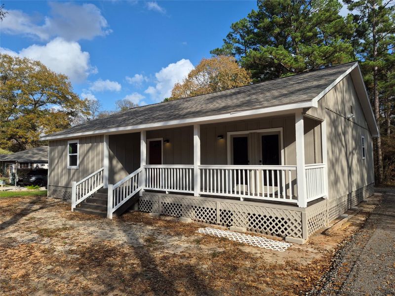 Exterior details and patio area of a home in , Huntsville (Image 17).
