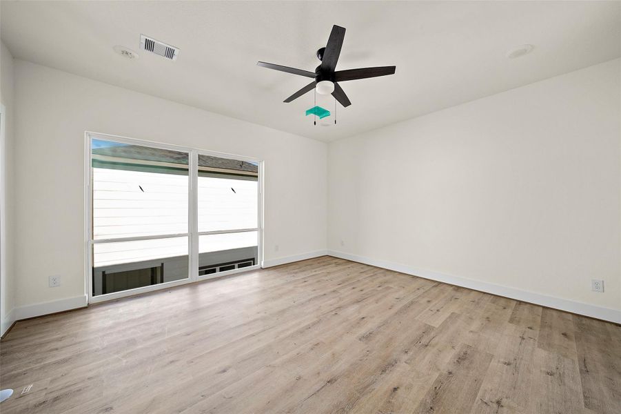 Spacious, unfurnished interior of a new home in , Houston (Image 18).