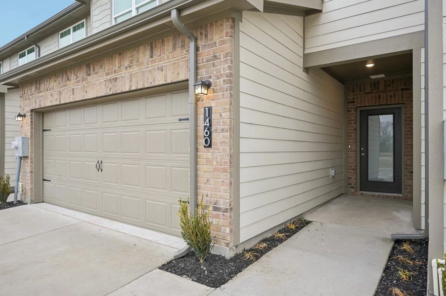 Representative exterior details of a home built from the Rayne by Starlight Homes in Coyote Meadows, Anna (Image 29).