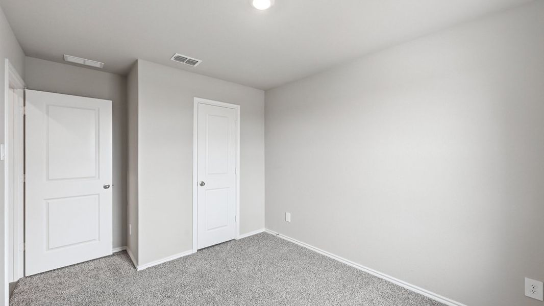 Spacious, unfurnished interior of a new home in Hickory Grove, Krum (Image 28).