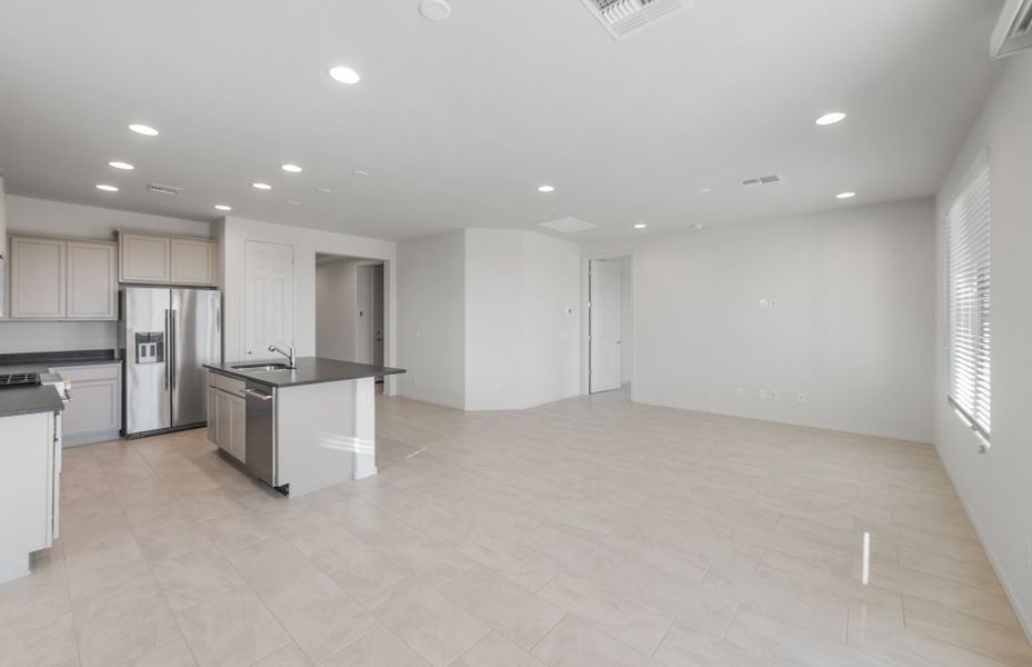 Spacious, unfurnished interior of a new home in Sun City Festival, Buckeye (Image 16).