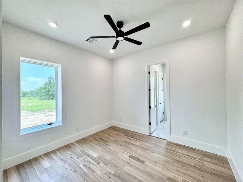Spacious, unfurnished interior of a new home in , Washington (Image 35).