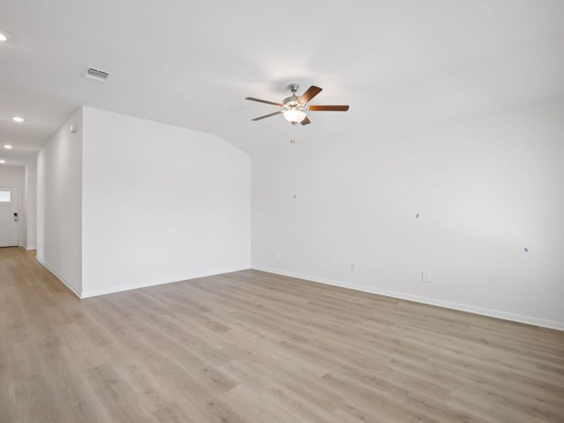 Spacious, unfurnished interior of a new home in Prairie Winds - Reserve Collection, Hutto (Image 10).