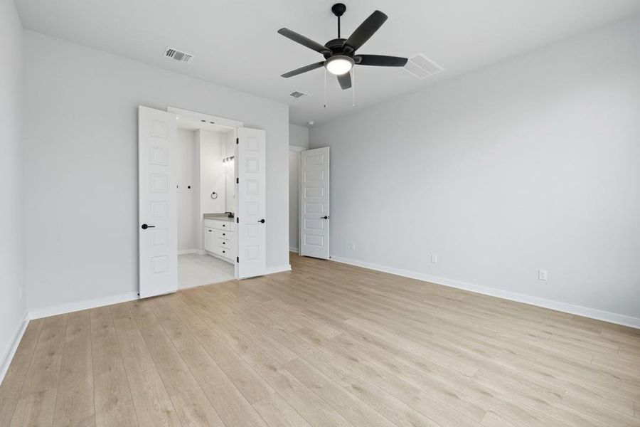 Spacious, unfurnished interior of a new home in Heritage, Dripping Springs (Image 27).