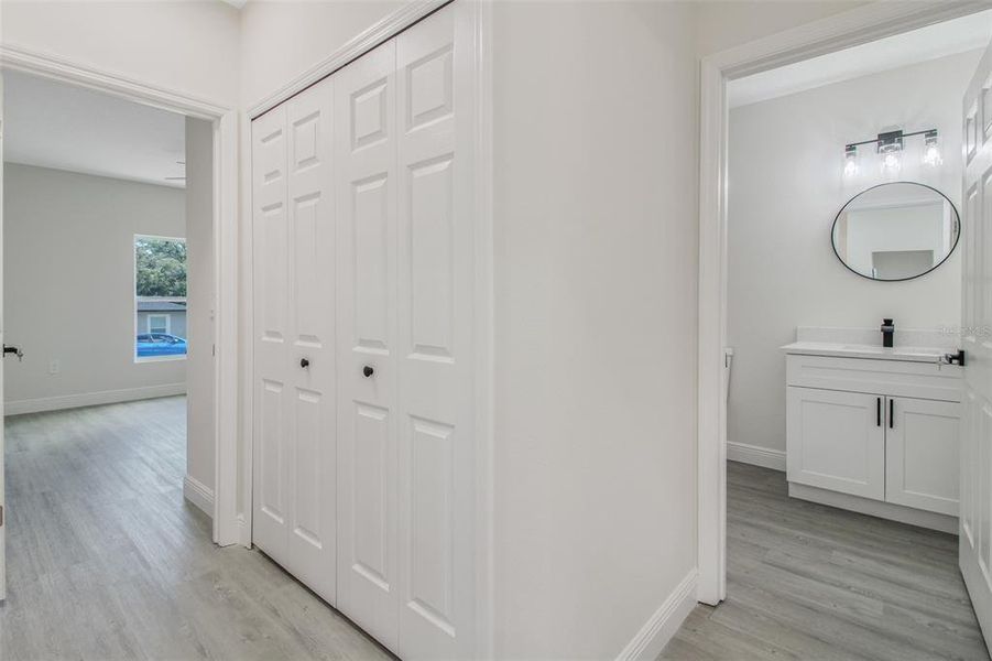 Spacious, unfurnished interior of a new home in , Deland (Image 13).