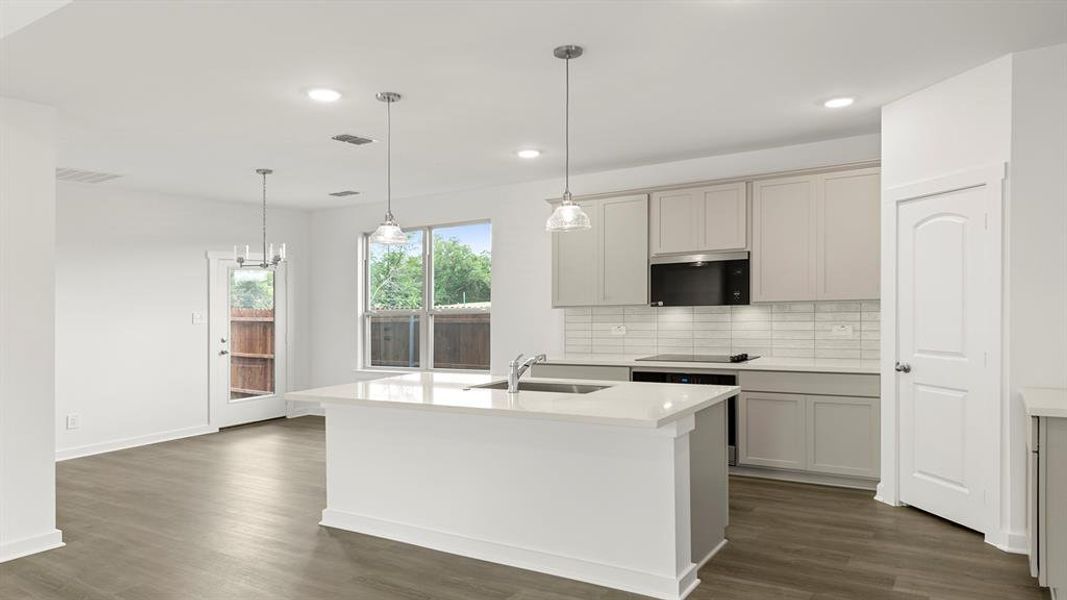 09. 1752 Edgeway - Kitchen (3)