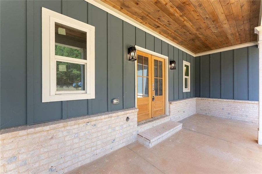 Exterior details and patio area of a home in , Gainesville (Image 25).