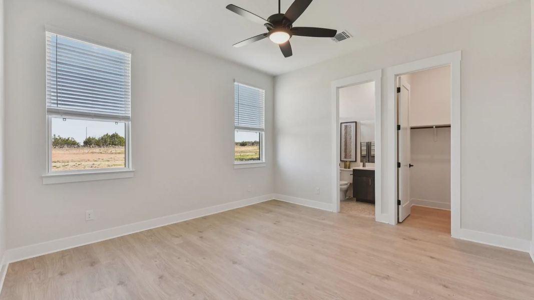 Representative unfurnished interior of a home built from the Franklin by Chesmar Homes in Feathergrass, Florence (Image 23).