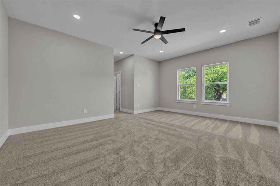 Spacious, unfurnished interior of a new home in , Grand Prairie (Image 24).
