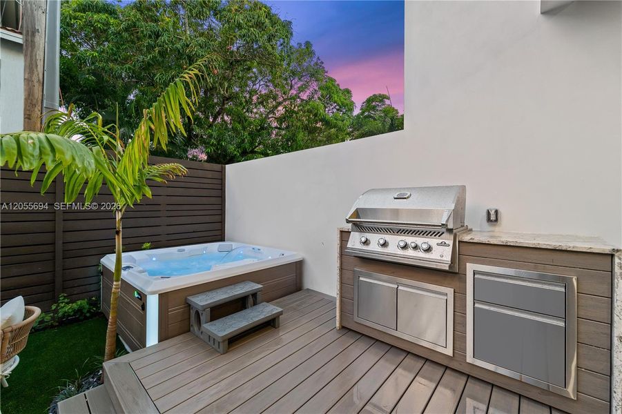 Exterior details and patio area of a home in , Fort Lauderdale (Image 34).