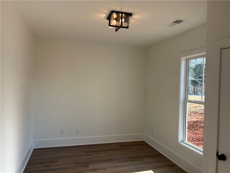 Spacious, unfurnished interior of a new home in Cross Creek Golf Club, Seneca (Image 17).
