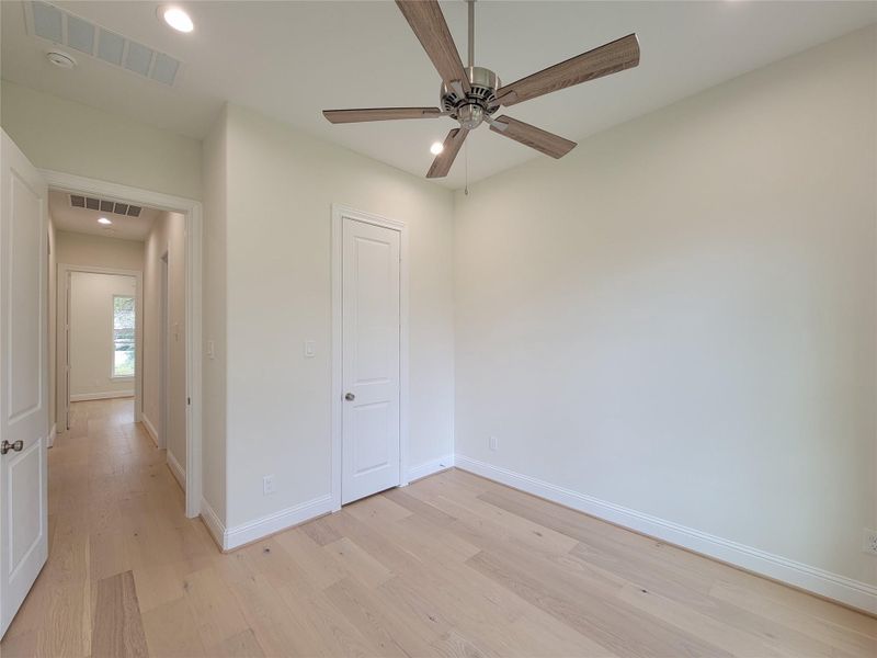 Spacious, unfurnished interior of a new home in , Conroe (Image 37).