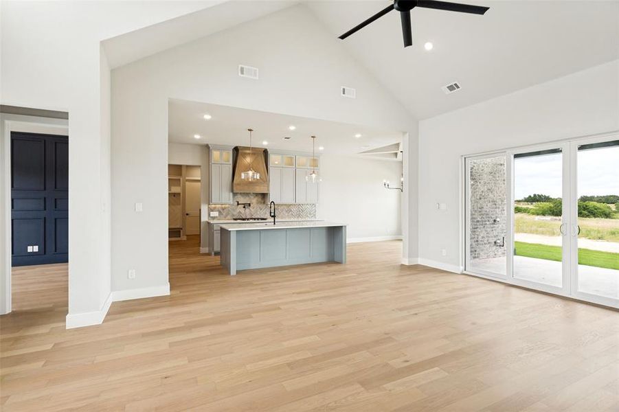 Spacious, unfurnished interior of a new home in , Weatherford (Image 26).