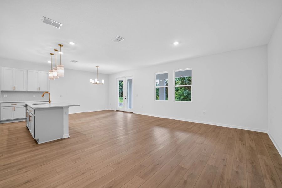Spacious, unfurnished interior of a new home in Tyson Reserve, St. Cloud (Image 13).