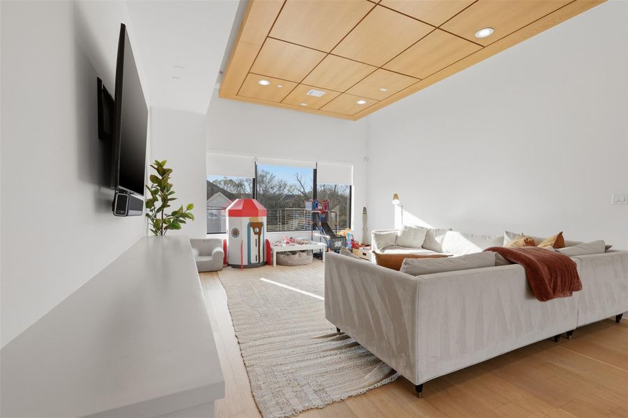 Furnished interior view inside a new home in , Bellaire (Image 27).