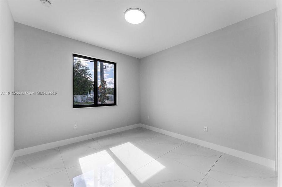 Spacious, unfurnished interior of a new home in , Miami (Image 18).