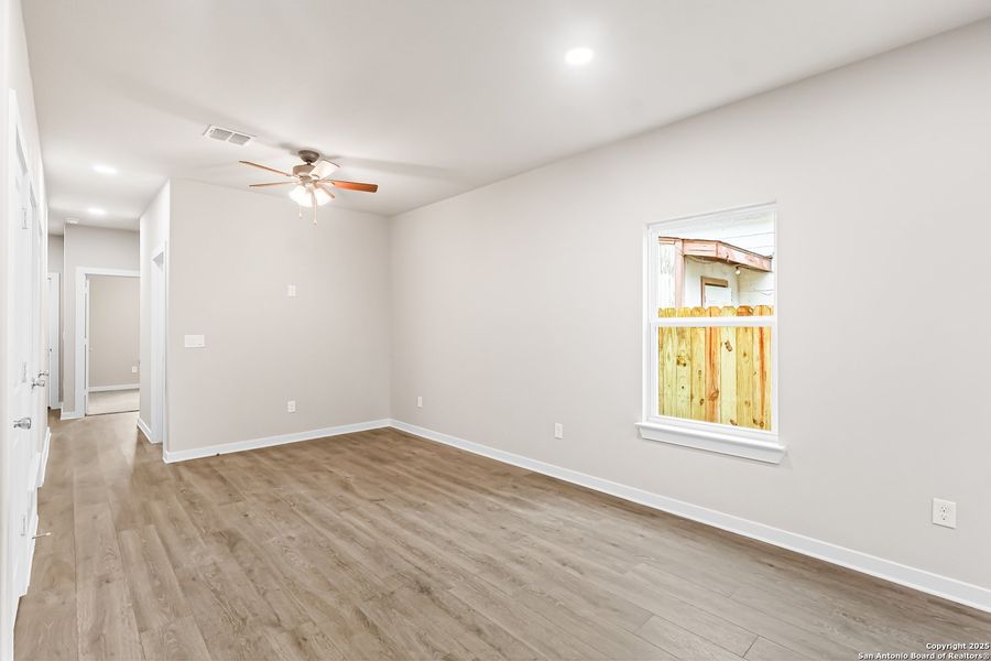 Spacious, unfurnished interior of a new home in , San Antonio (Image 28).