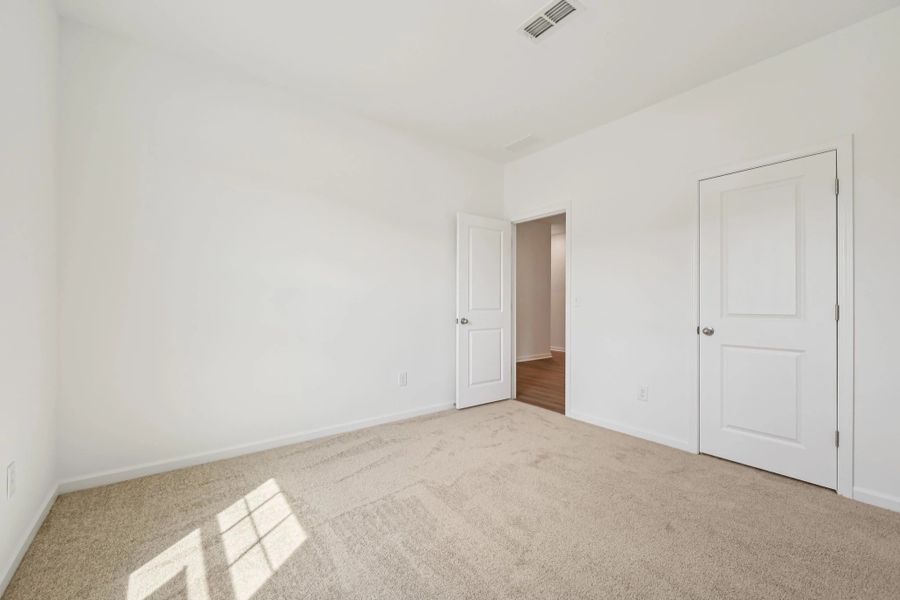 Representative images and renderings are for illustrative purposes. Actual structural options and design finishes of home may vary.