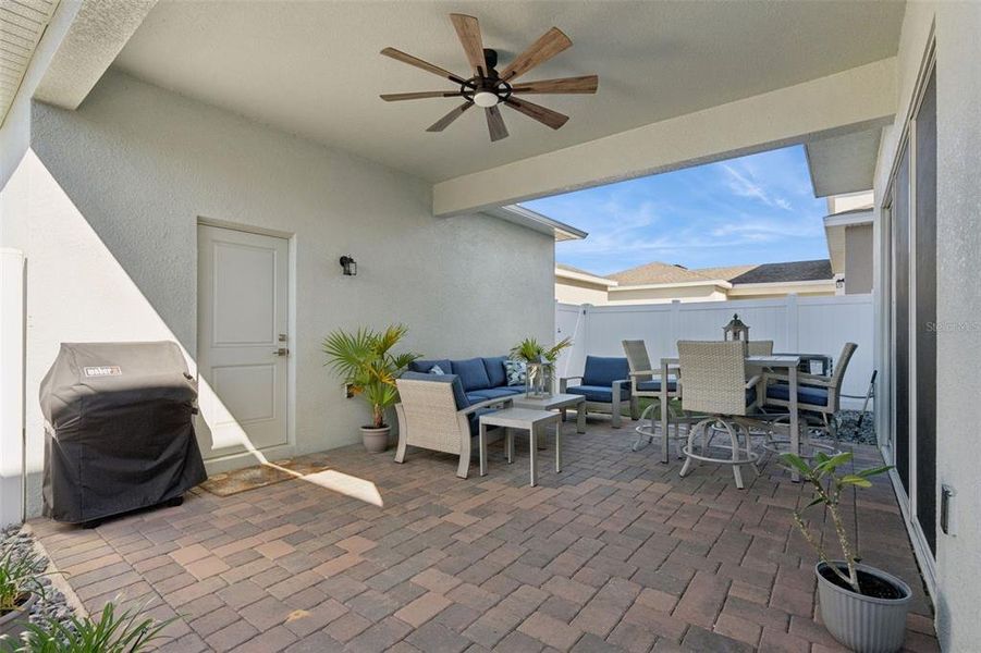 Exterior details and patio area of a home in , Winter Garden (Image 4).