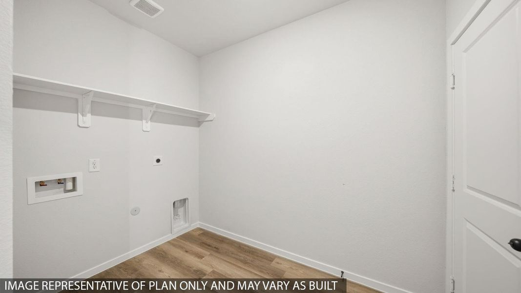 Spacious, unfurnished interior of a new home in Sunterra, Katy (Image 16). Spacious, unfurnished interior of a new home in Sunterra, Katy (Image 16).