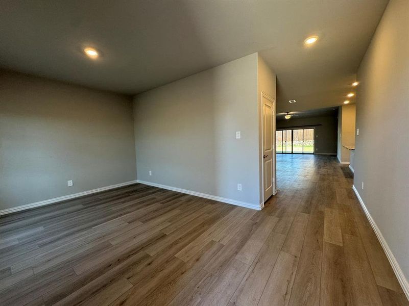 Spacious, unfurnished interior of a new home in Cibolo Hills, Fort Worth (Image 17). Spacious, unfurnished interior of a new home in Cibolo Hills, Fort Worth (Image 17).