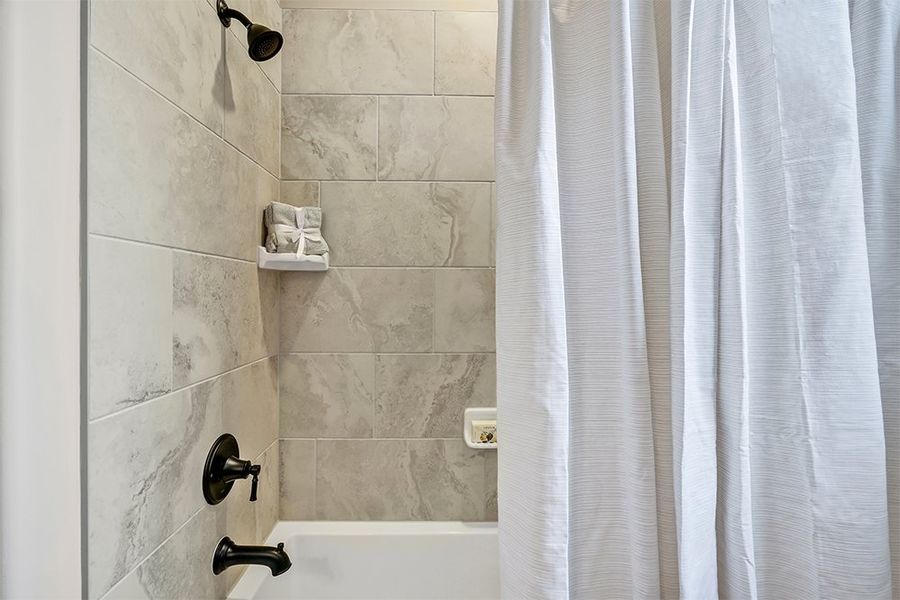 Lumina Island, Guest Bathroom