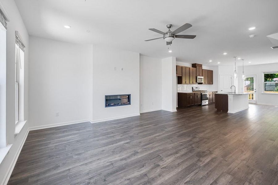Spacious, unfurnished interior of a new home in Hampton Trace, Marietta (Image 16).