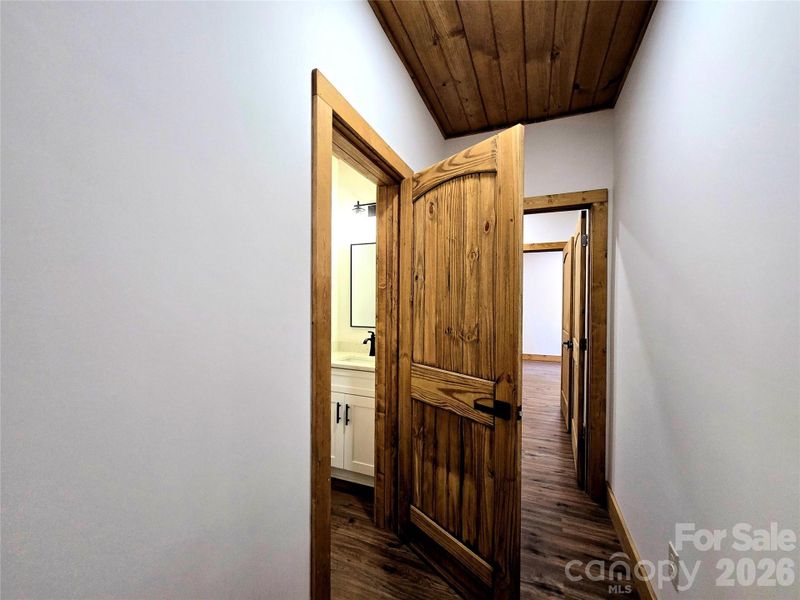 Spacious, unfurnished interior of a new home in , Murphy (Image 18).