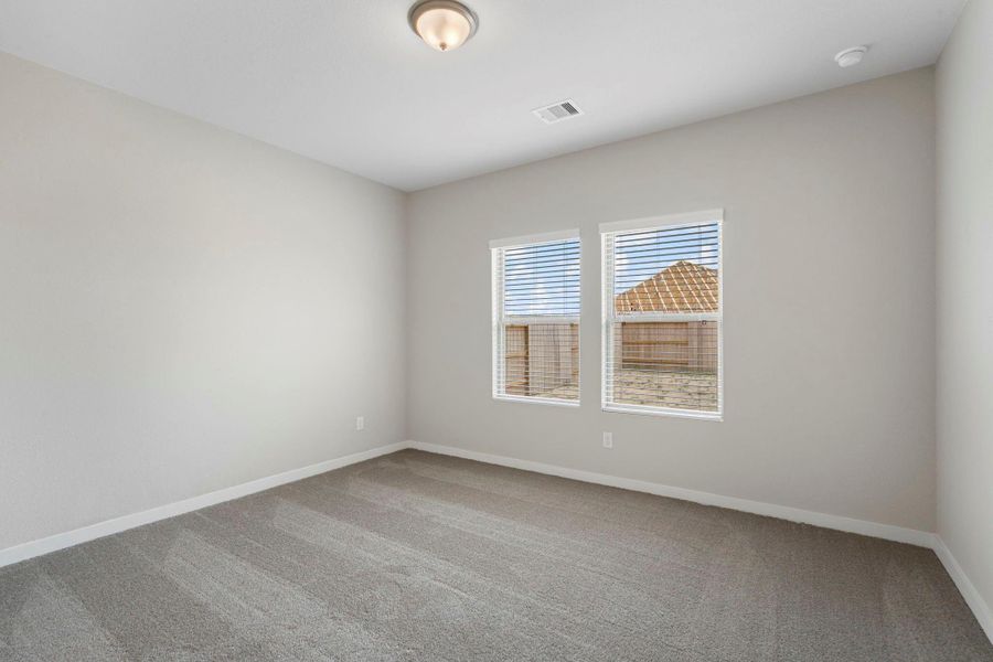 Spacious, unfurnished interior of a new home in River Ranch Trails, Dayton (Image 18).