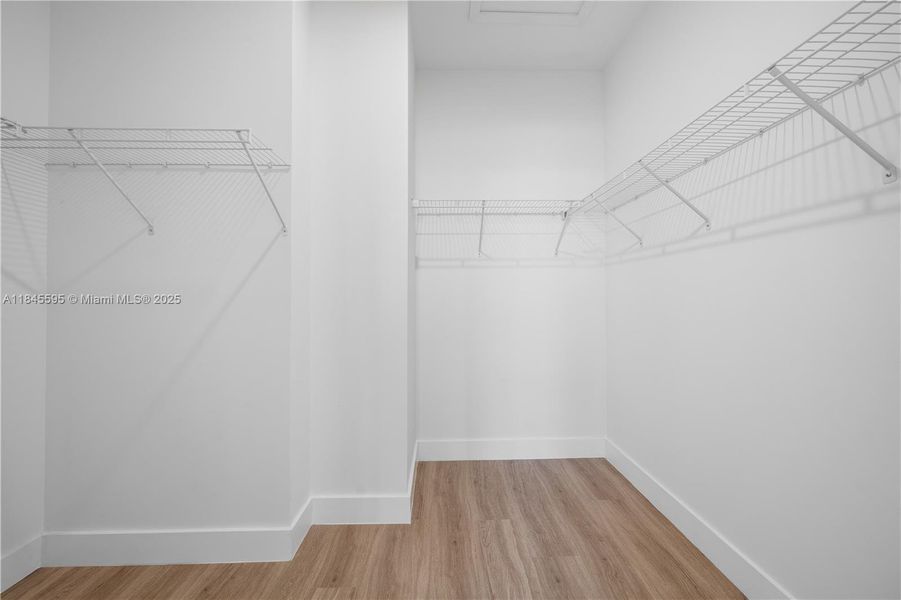 Spacious, unfurnished interior of a new home in , Florida City (Image 34).