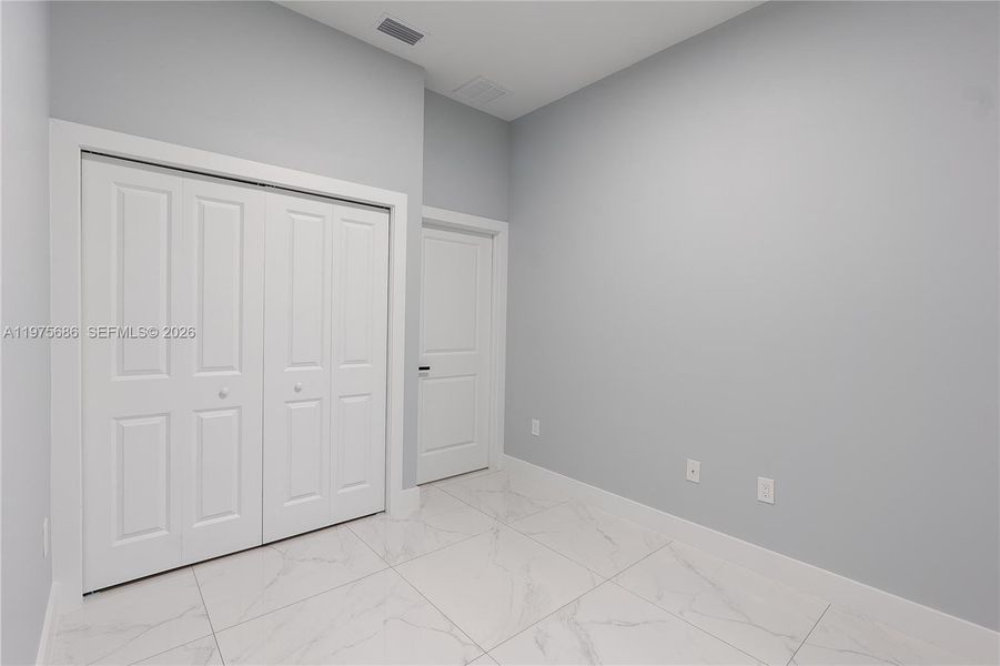 Spacious, unfurnished interior of a new home in , Lehigh Acres (Image 16).