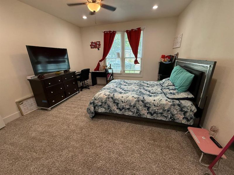 Bedroom featuring carpet, recessed lighting, a ceiling fan, and a desk