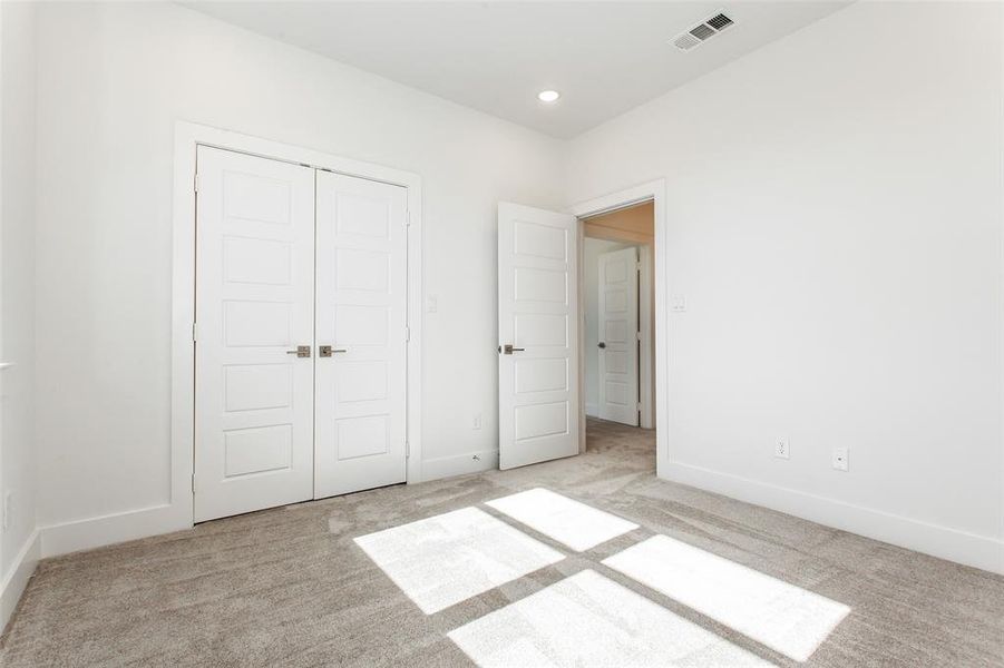 Spacious, unfurnished interior of a new home in , Richardson (Image 20).