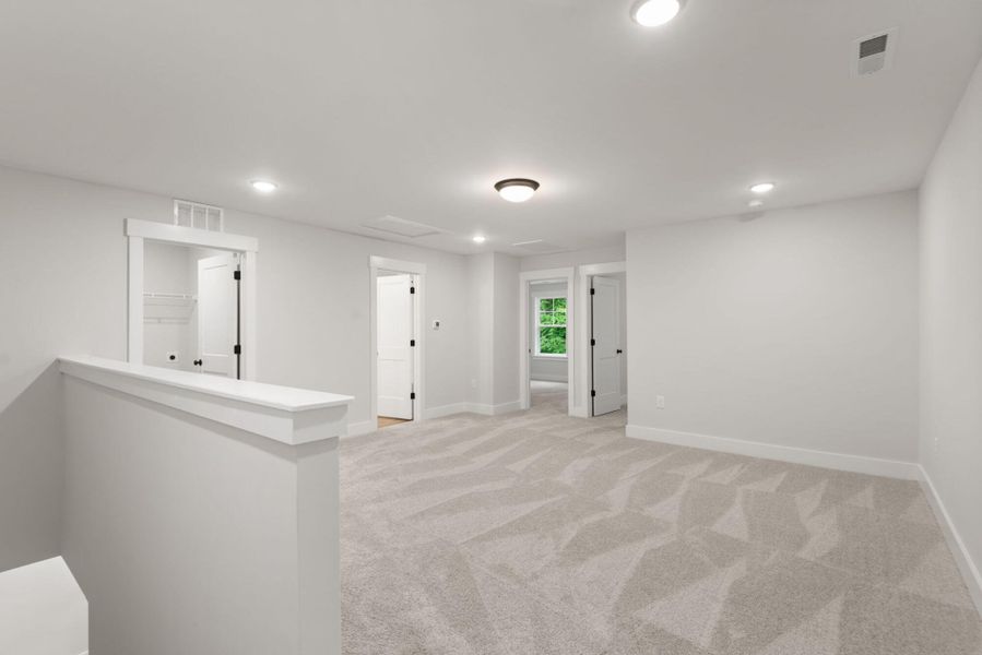 Spacious, unfurnished interior of a new home in Harbor Crossing, Greensboro (Image 17).