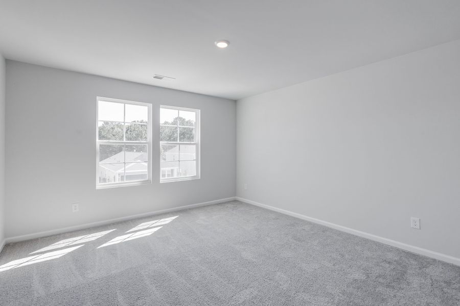 Spacious, unfurnished interior of a new home in Bluefield, Lexington (Image 34).