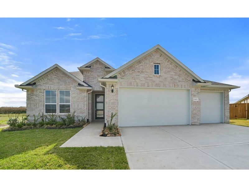Front exterior of a new home in Lago Mar, Texas City, TX, highlighting curb appeal (Image 1). Front exterior of a new home in Lago Mar, Texas City, TX, highlighting curb appeal (Image 1).