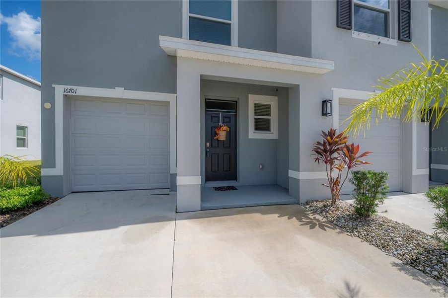 Exterior details and patio area of a home in , Wimauma (Image 18).