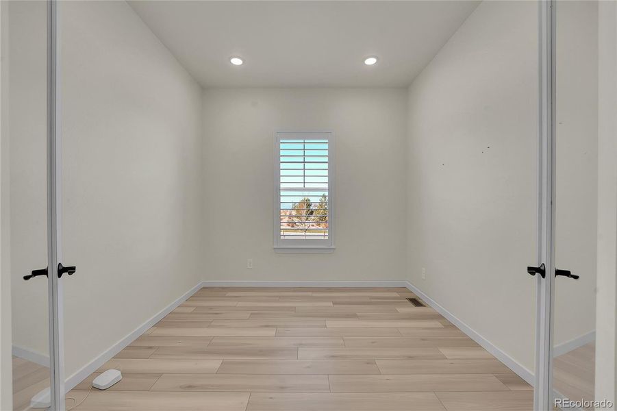 Spacious, unfurnished interior of a new home in Hilltop at Inspiration, Aurora (Image 21). Spacious, unfurnished interior of a new home in Hilltop at Inspiration, Aurora (Image 21).