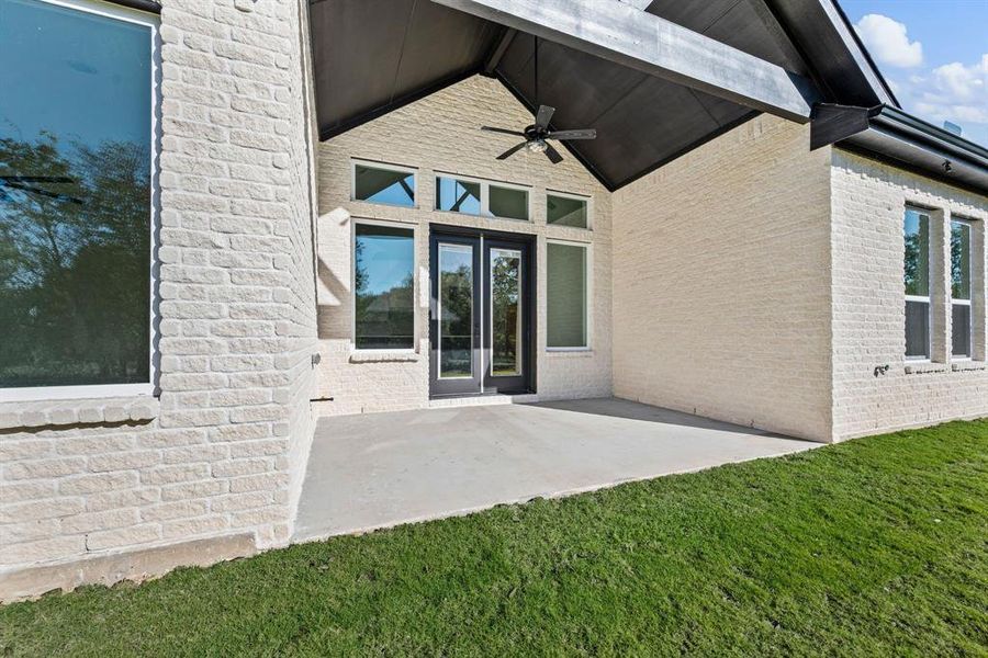 Exterior details and patio area of a home in Rolling Creek Ranch, Aledo (Image 26).