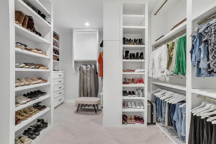 Furnished interior view inside a new home in Lakeview, Waller (Image 15).
