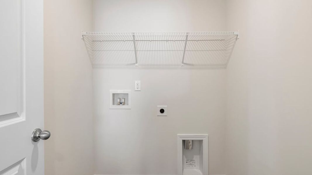 Spacious, unfurnished interior of a new home in Bentley Park, Greenwood (Image 36).