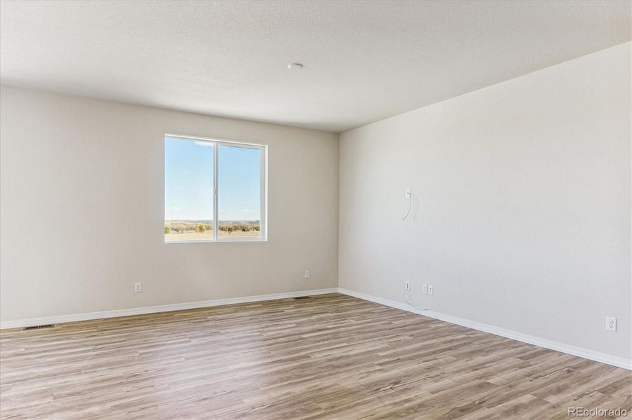 Spacious, unfurnished interior of a new home in Bradley Heights, Colorado Springs (Image 10).