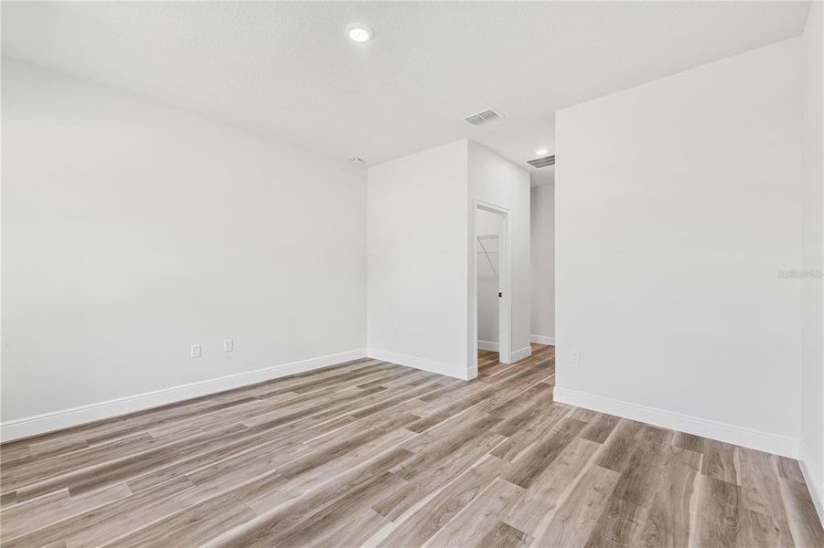 Spacious, unfurnished interior of a new home in , Ocala (Image 15).