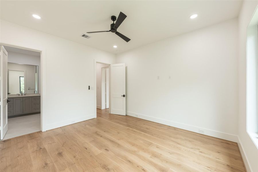 Spacious, unfurnished interior of a new home in , Houston (Image 45).