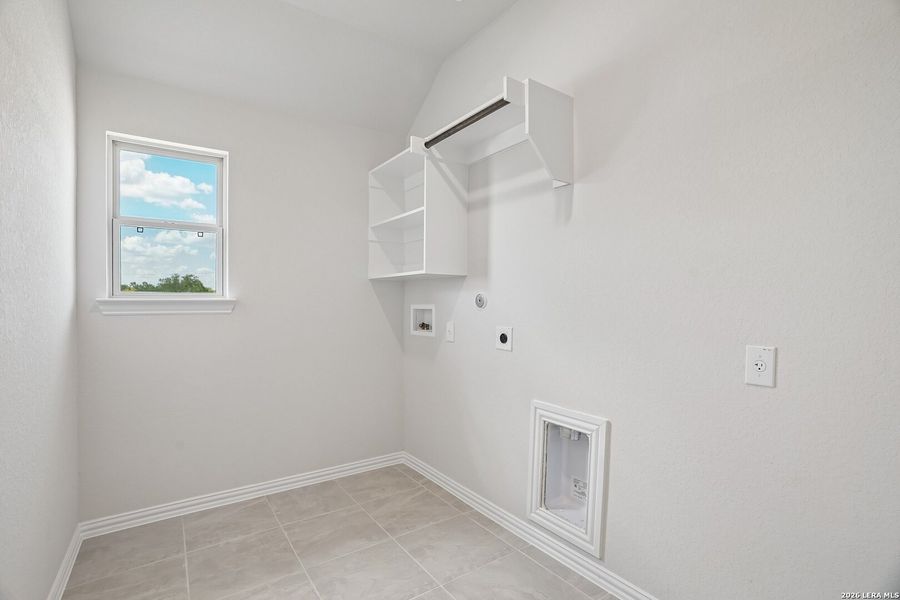 Spacious, unfurnished interior of a new home in Prairie Green, Converse (Image 18).
