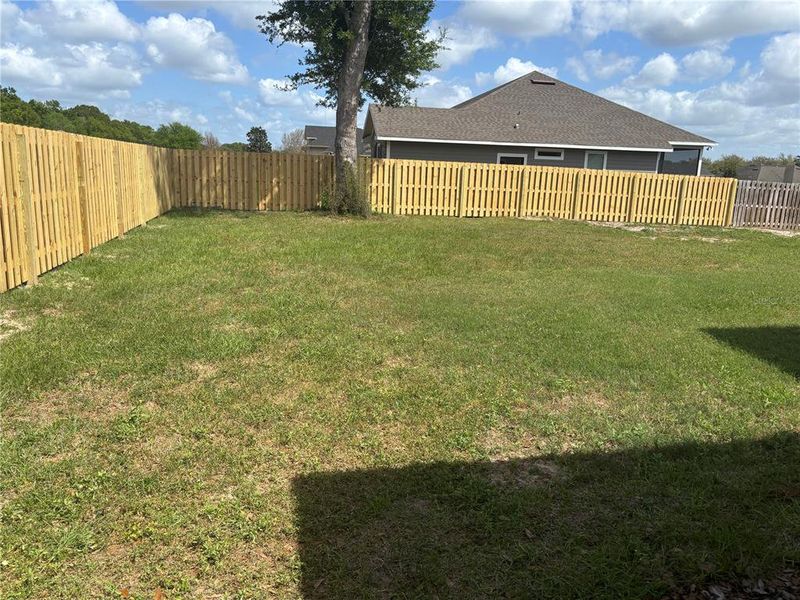 Exterior details and patio area of a home in , High Springs (Image 16).