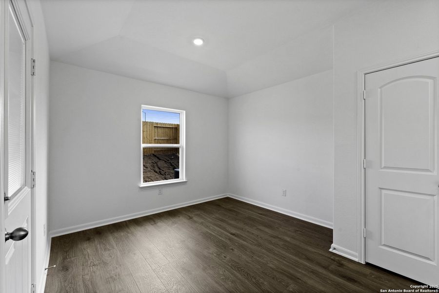 Spacious, unfurnished interior of a new home in , Lytle (Image 10).