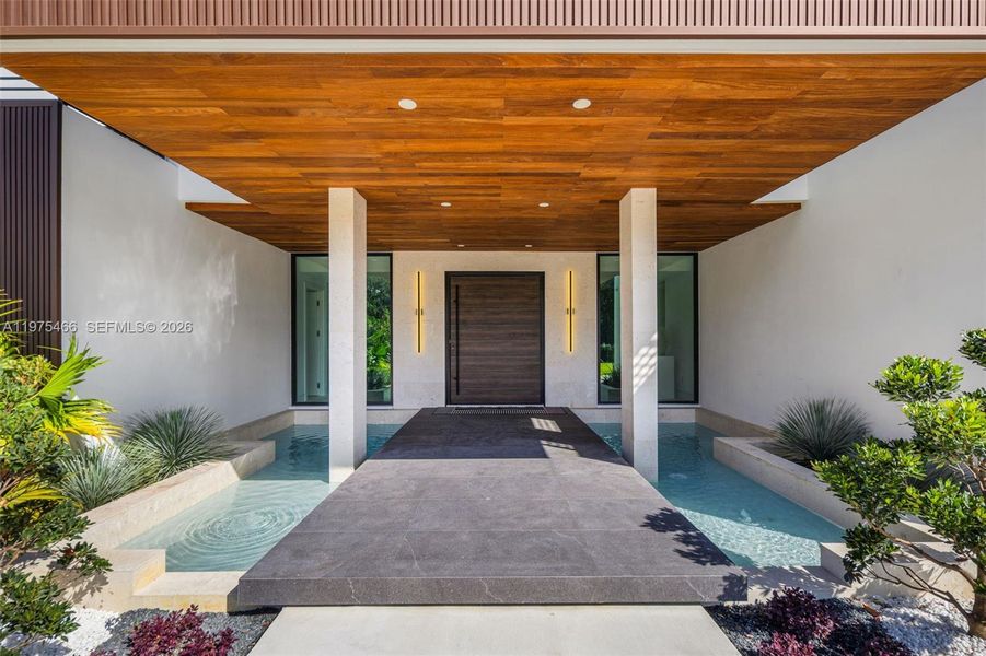Exterior details and patio area of a home in , Pinecrest (Image 3).